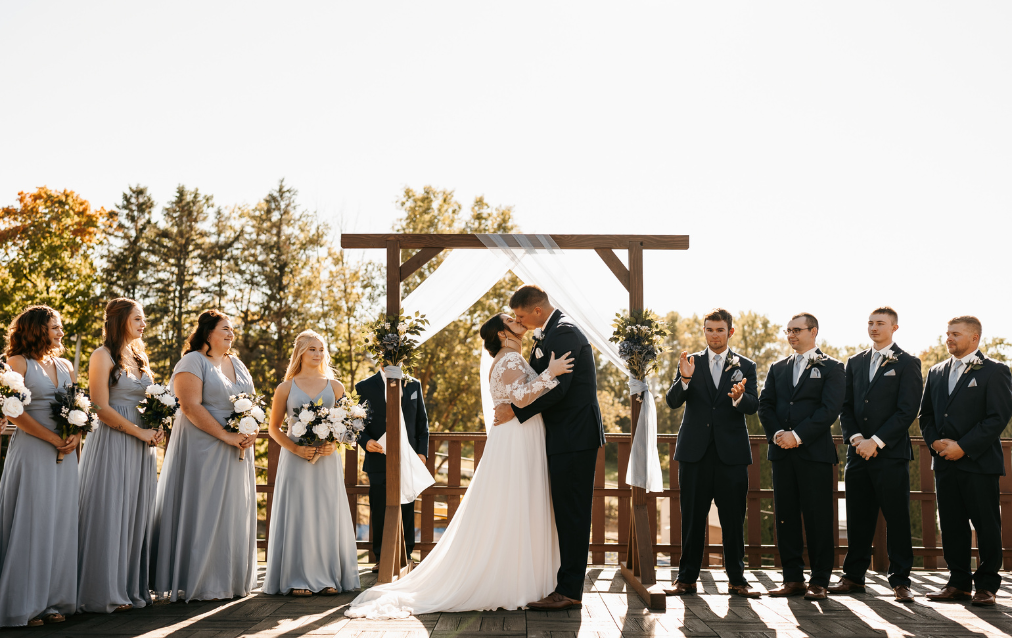 couple kissing at alter